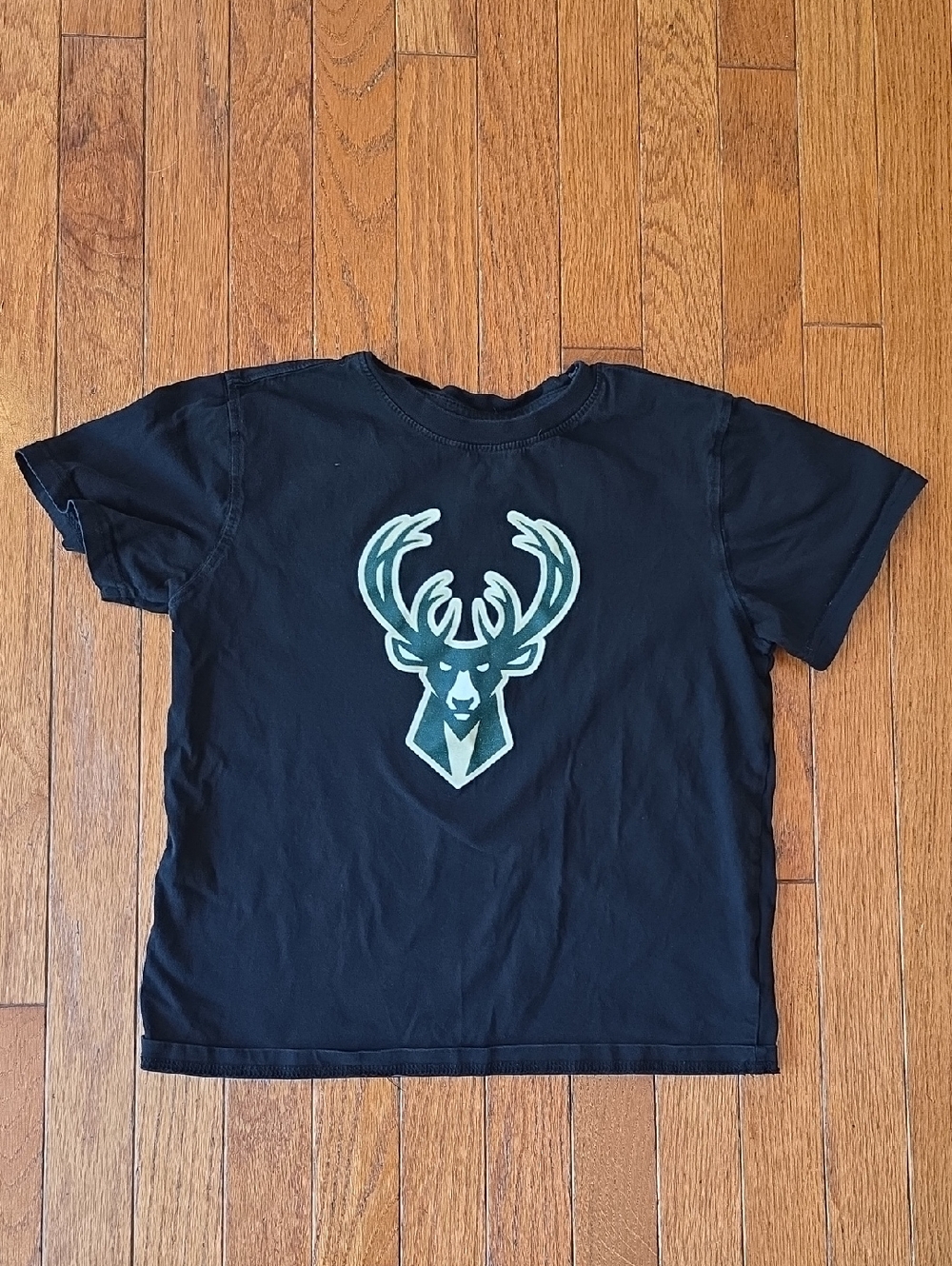 Milwaukee Bucks Kids Black Graphic Tee with Green Deer Emblem Size 10/12